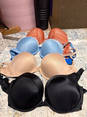 5 VS bras - 38DD Victoria's Secret 5 pack of bras